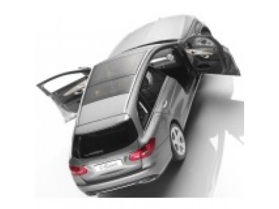 Модель автомобиля Mercedes C-Class Estate, Exclusive, Scale 1:18, Palladium Silver от Mercedes Модель автомобиля Mercedes C-Class Estate, Exclusive, Scale 1:18, Palladium Silver